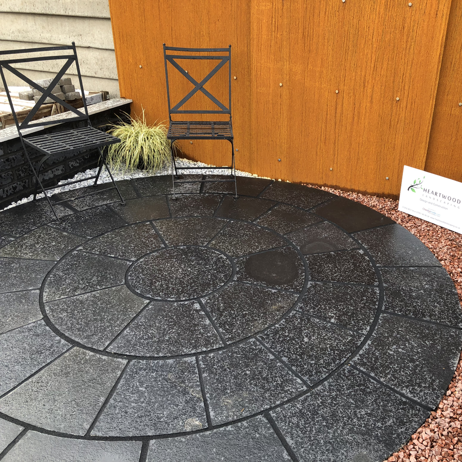 Carbon black limestone circle kit with chairs