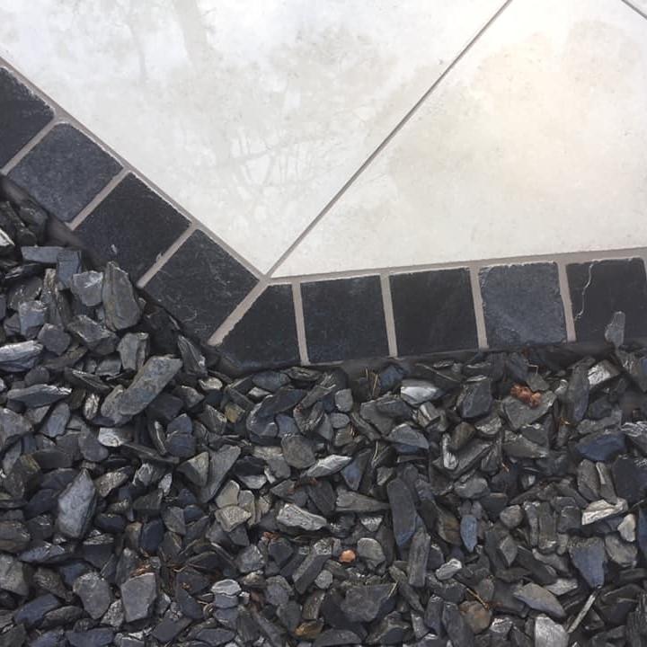 Carbon Limestone Cobble Setts, Calibrated with decorative stones