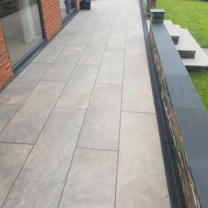 ardesie porcelain paving tiles in garden