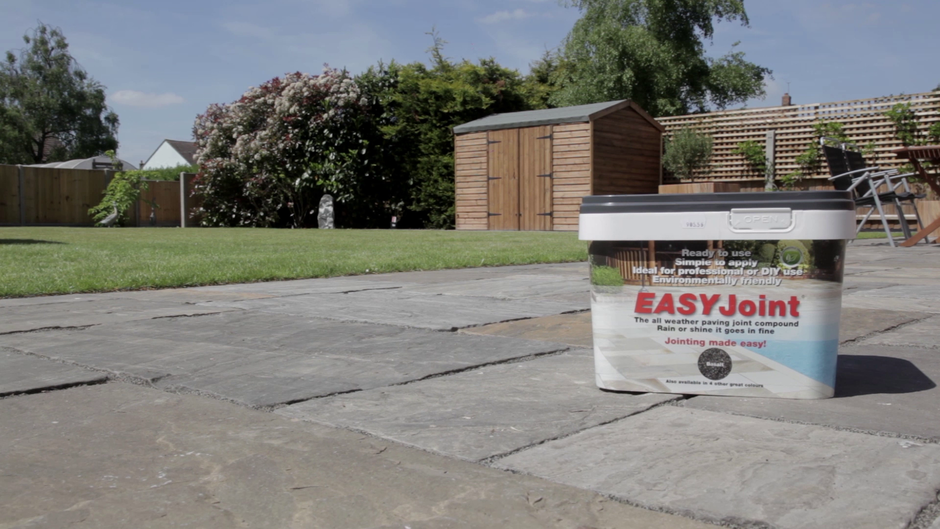 Azpects 12.5kg tub on sandstone patio paving