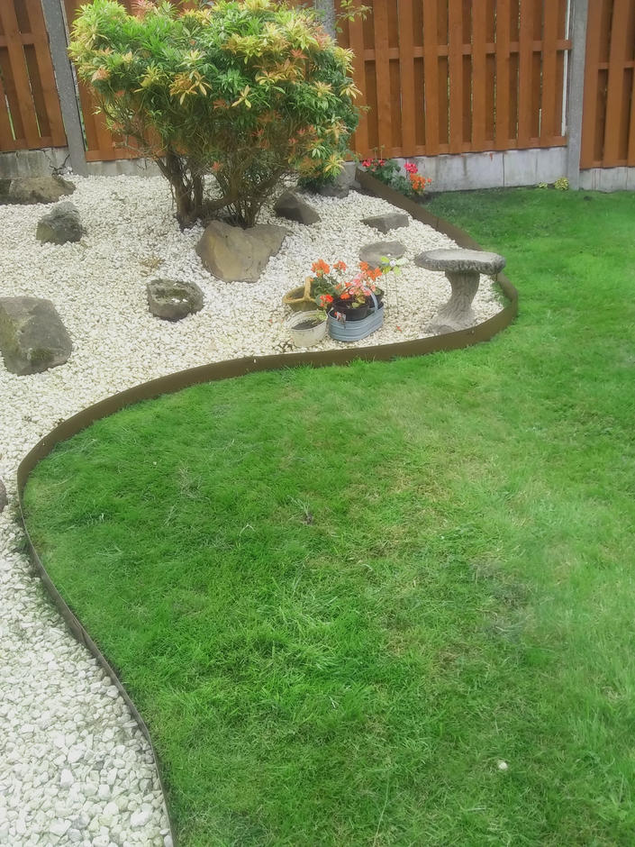 CORE Garden Edging with Purbeck Chippings feature