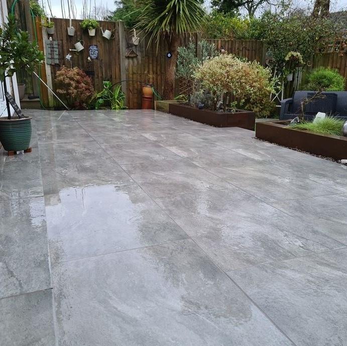 garden with sienna porcelain paving and plants