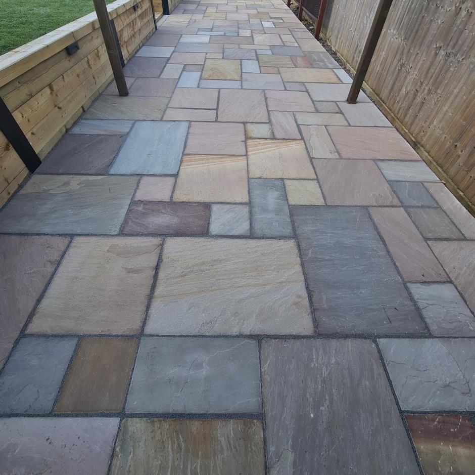 Multi-coloured and multi-size paving walkway
