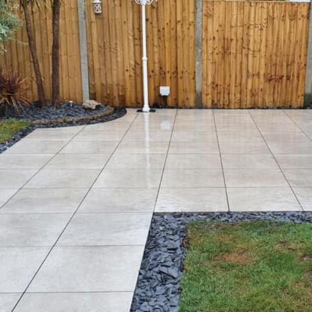 Sienna™ Ocean Mist Porcelain Paving garden with decorative stones