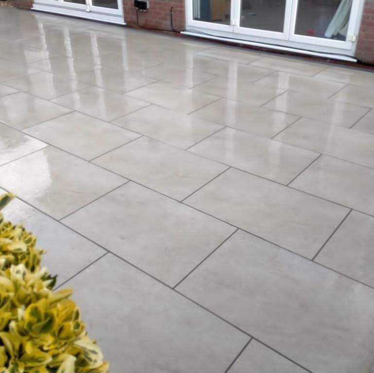 sienna cappuccino porcelain paving with dark grouting in back garden