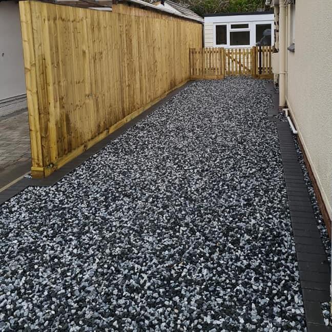 BLACK ICE DECORATIVE STONE CHIPPINGS 20mm.NEW IN BULK BAG.DRIVEWAYS & PATIO'S.