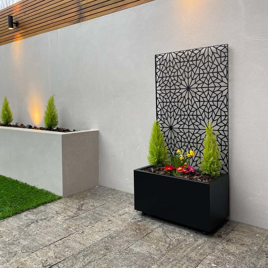 core ria screen and planter in garden