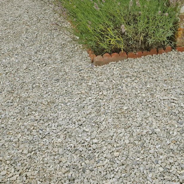Purbeck Chippings with garden edging border