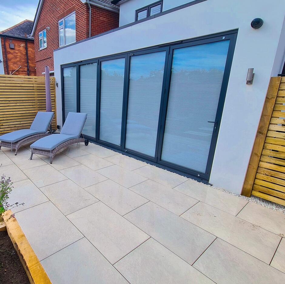 Sienna™ Quartz White Porcelain Paving