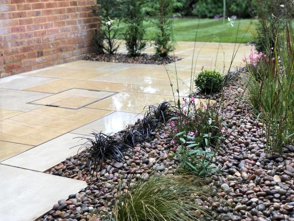 Scottish Pebbles 20-30mm garden border