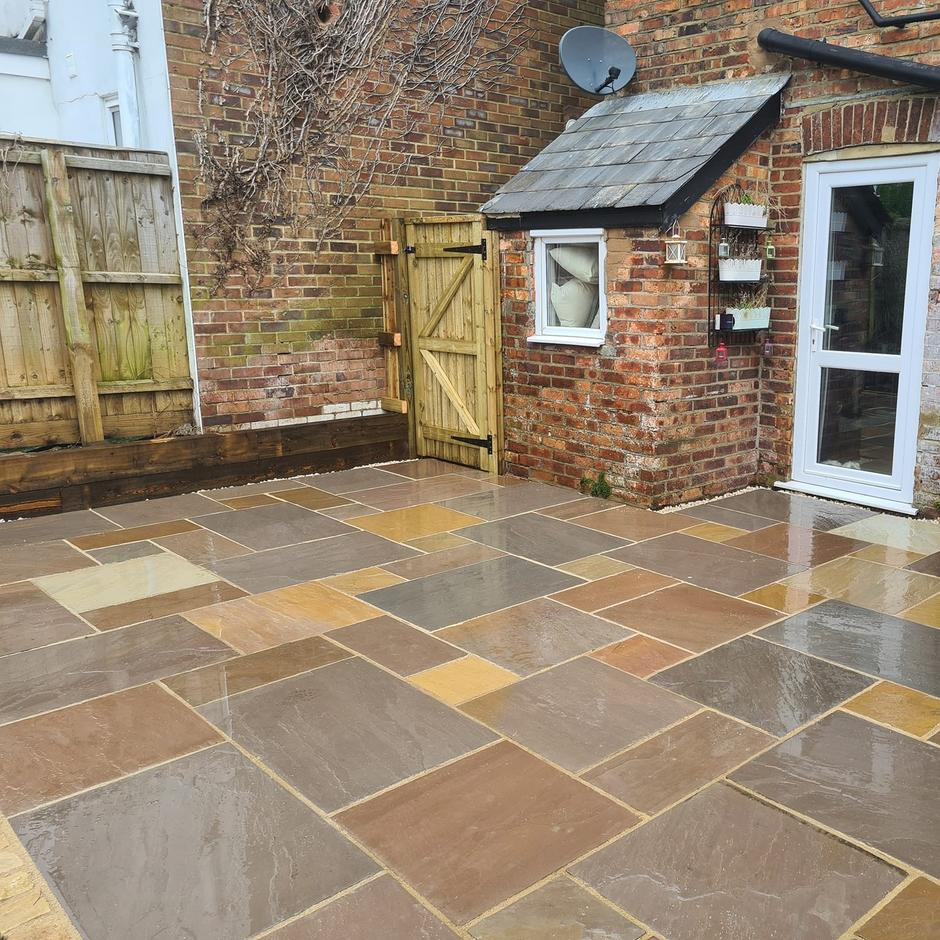 Fernlea Raj Green Sandstone Paving back garden paving slabs with grout