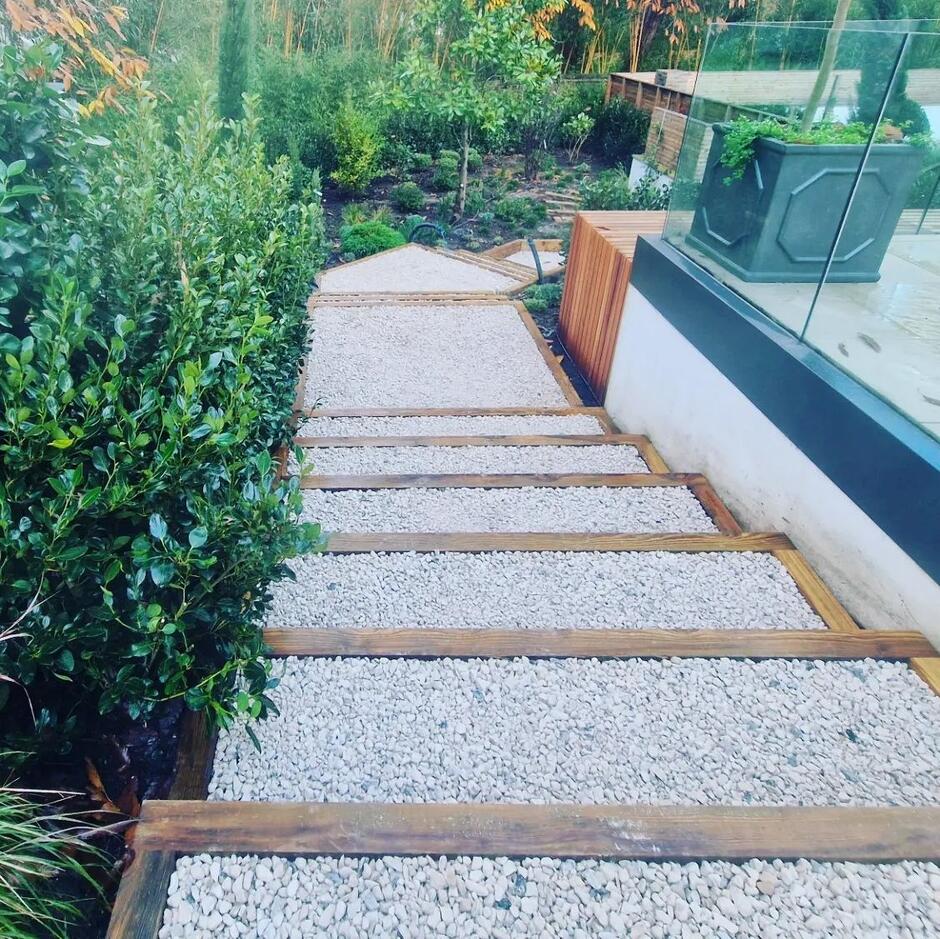 20mm cream garden stones on sleeper steps
