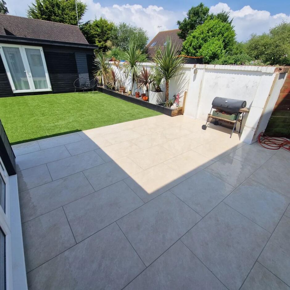 Sienna™ Quartz White Porcelain Paving cream porcelain slabs with bbq