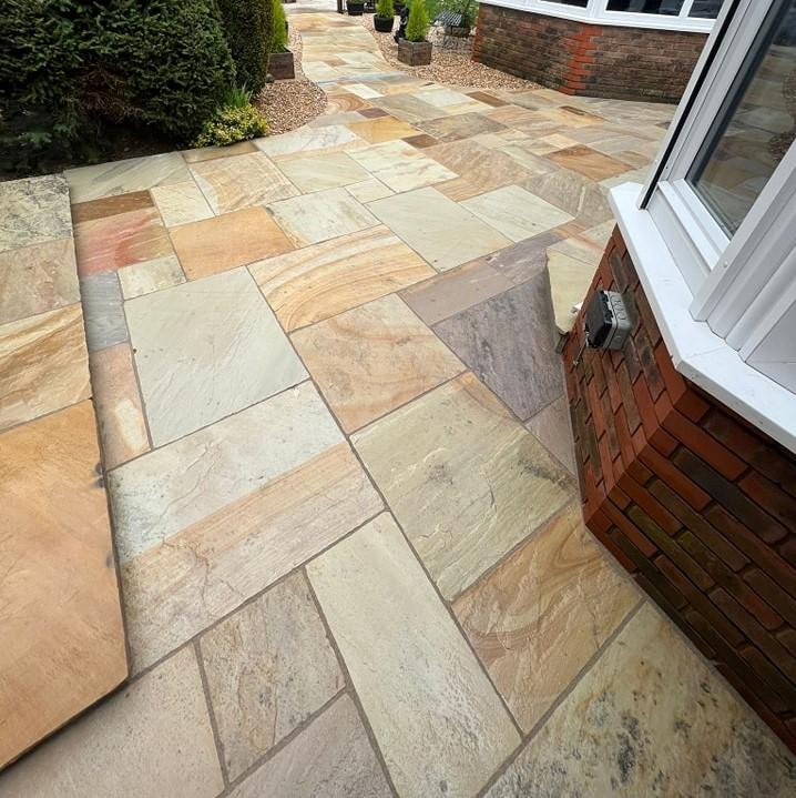 fossil sandstone paving beige, light brown, yellow paving slabs front patio