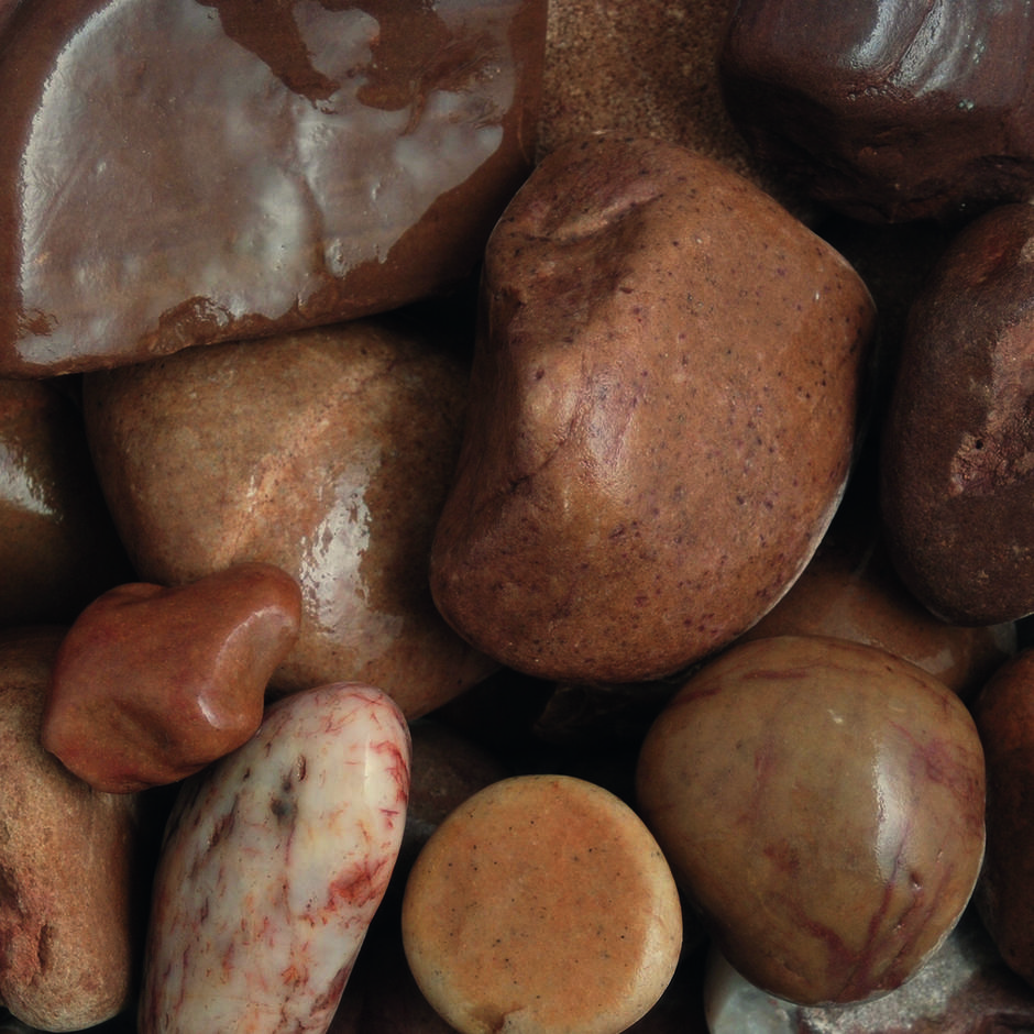 Tweed Cobbles 40-90mm wet garden stones