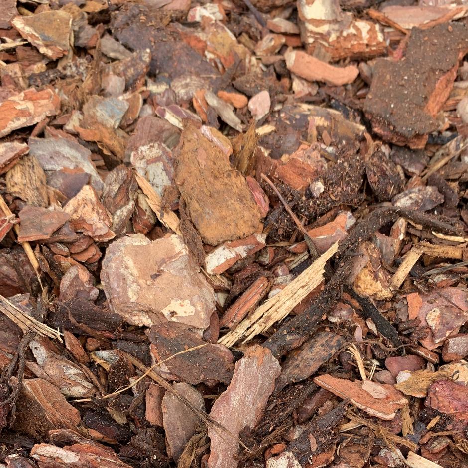 Bark Nuggets natural bark pieces for the garden