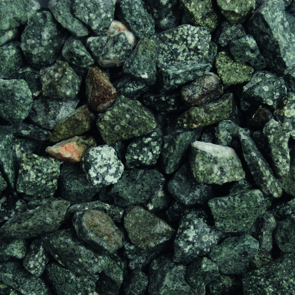 Green Granite Chippings 20mm wet up close