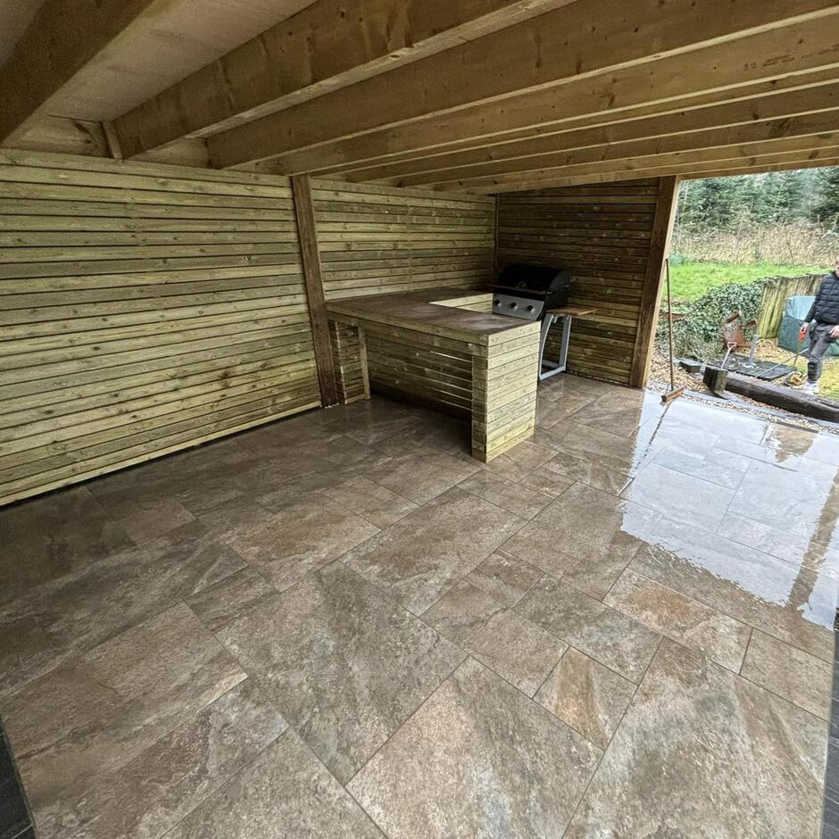 Sienna™ Caramel Mocha Porcelain Paving light brow, off white porcelain tiles