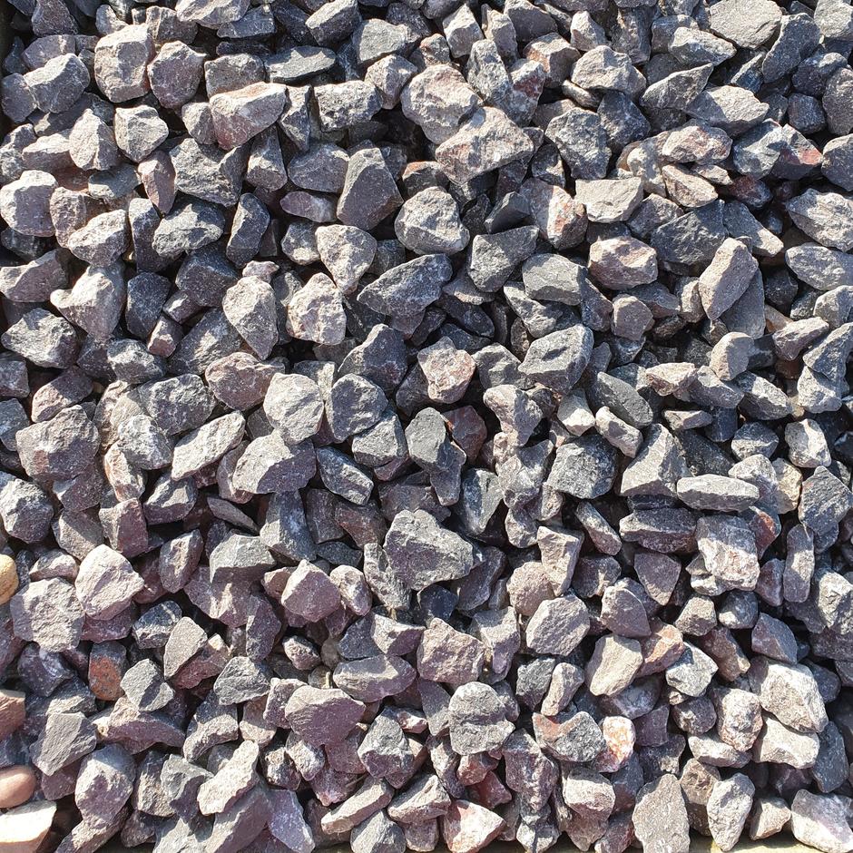 Quantock Grey Chippings 20mm dry