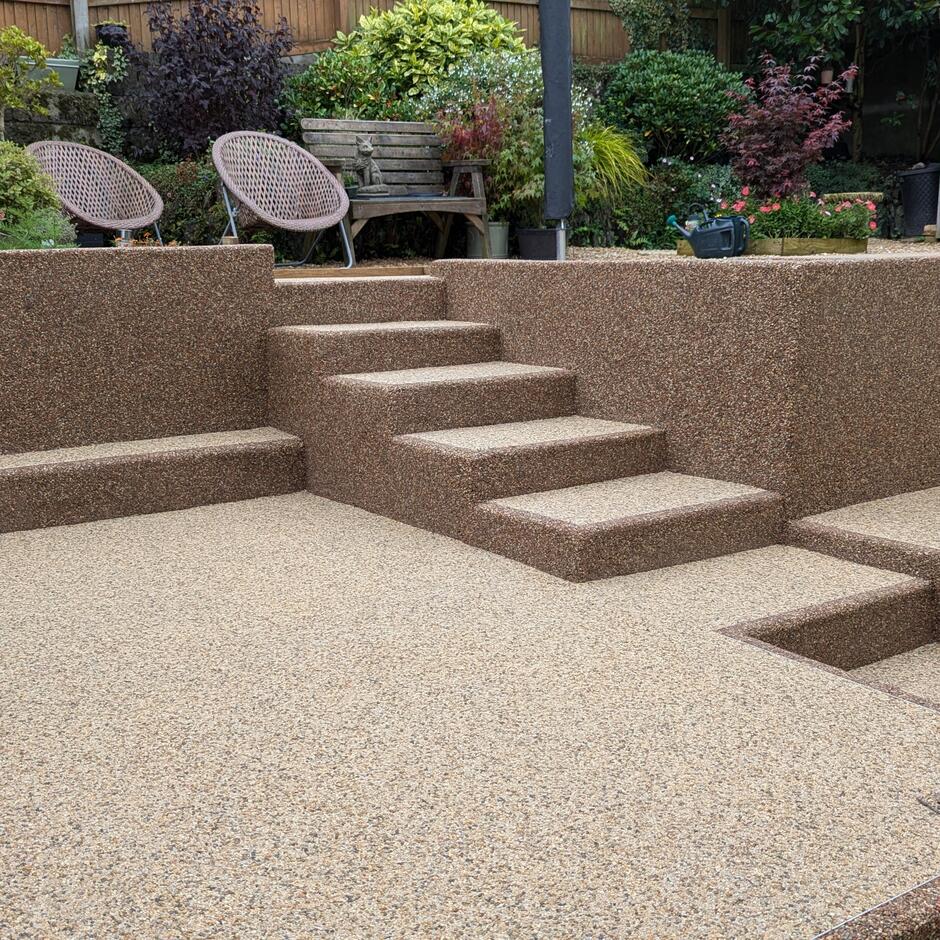 VubaRend 1kg Pouch beige resin, garden patio and stairway