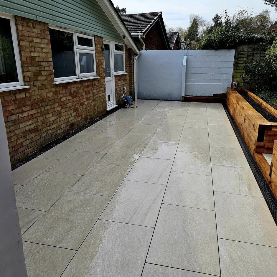 Chic and durable, these silver pearl porcelain slabs suit any garden setting