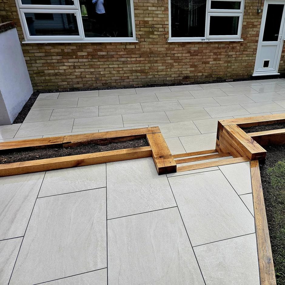 Stylish and slip-resistant, pearl silver porcelain slabs for outdoor design