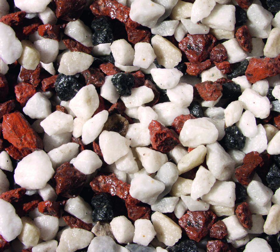 multi mix 8-11mm chippings up close wet