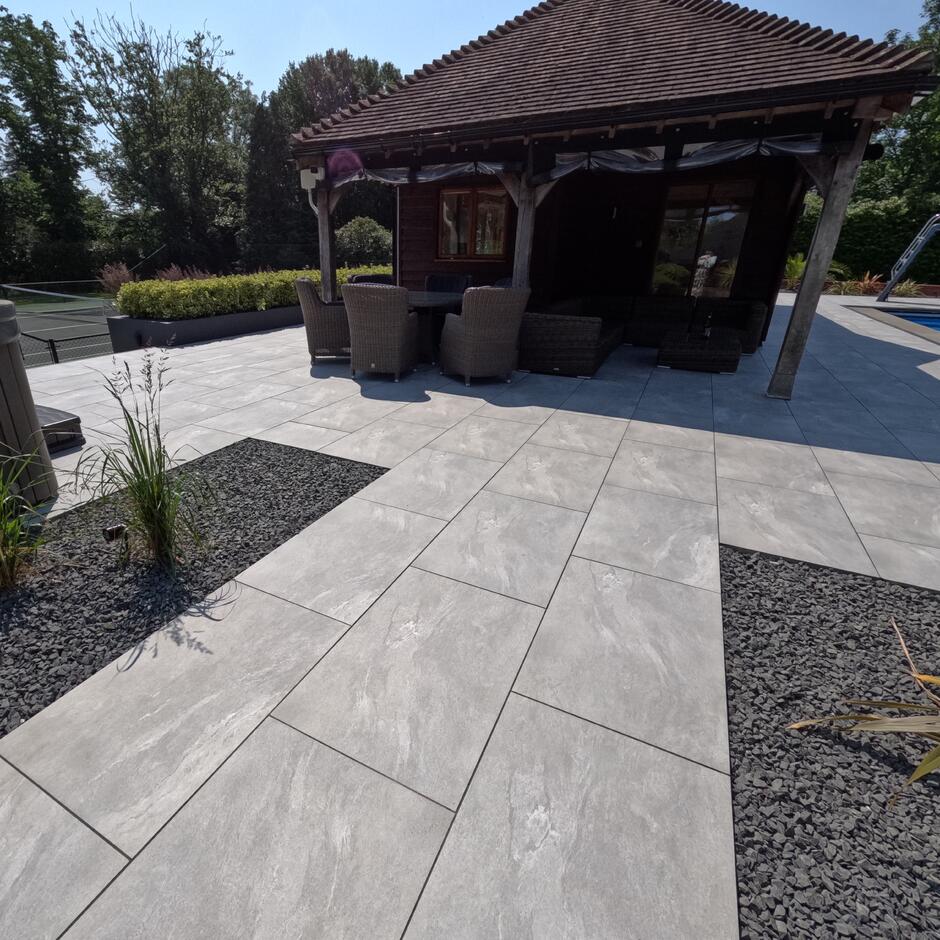 Black Basalt Chippings 20mm; black garden stones for borders and pathways