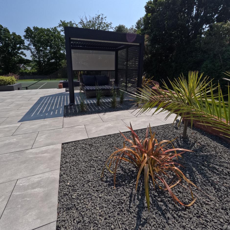 Black Basalt Chippings 20mm; charcoal garden aggregates, garden stone feature