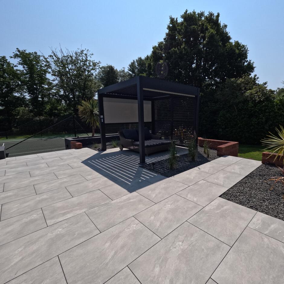 Black Basalt Chippings 20mm; black, charcoal garden stones, decorative aggregates