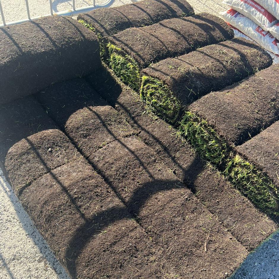 Wessex® Turf Rolls on pallets