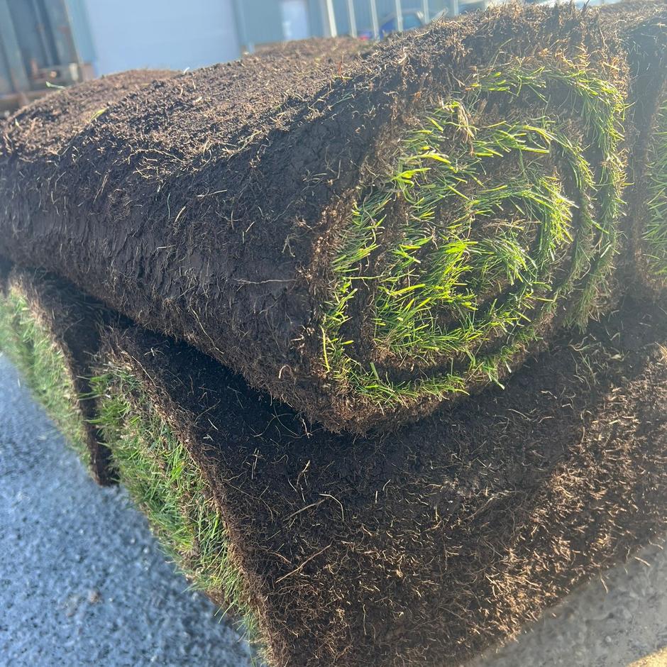 Wessex® Turf Rolls, fresh garden turf