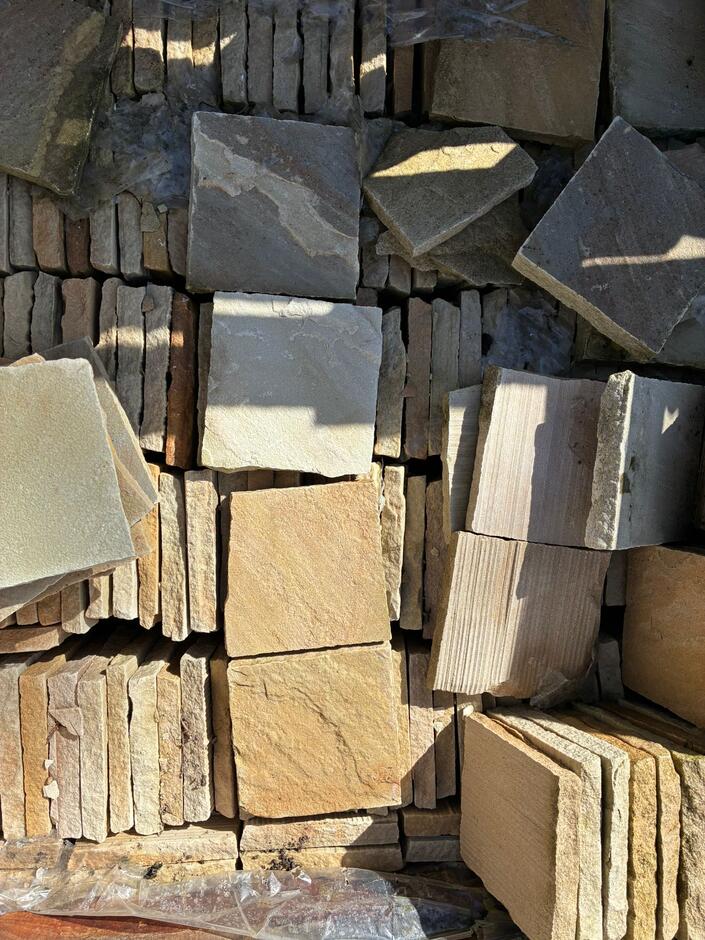 buff sandstone setts