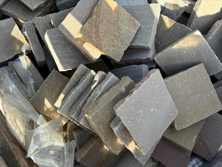 DISCOUNTED Rippon Buff Blend Sandstone Cobbles Setts, Various Sizes