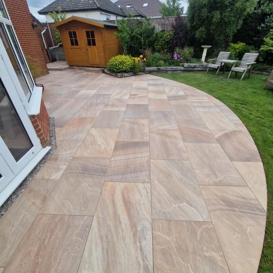 'Natural' Raveena Porcelain Paving circle formation