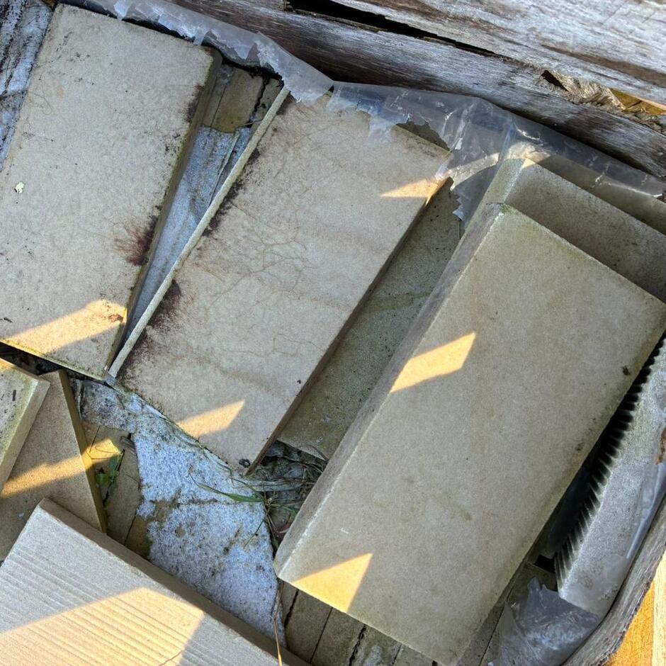 DISCOUNTED Golden Fossil Sawn Sandstone Cobbles Setts, 200x100mm - Only 1 Pack Available