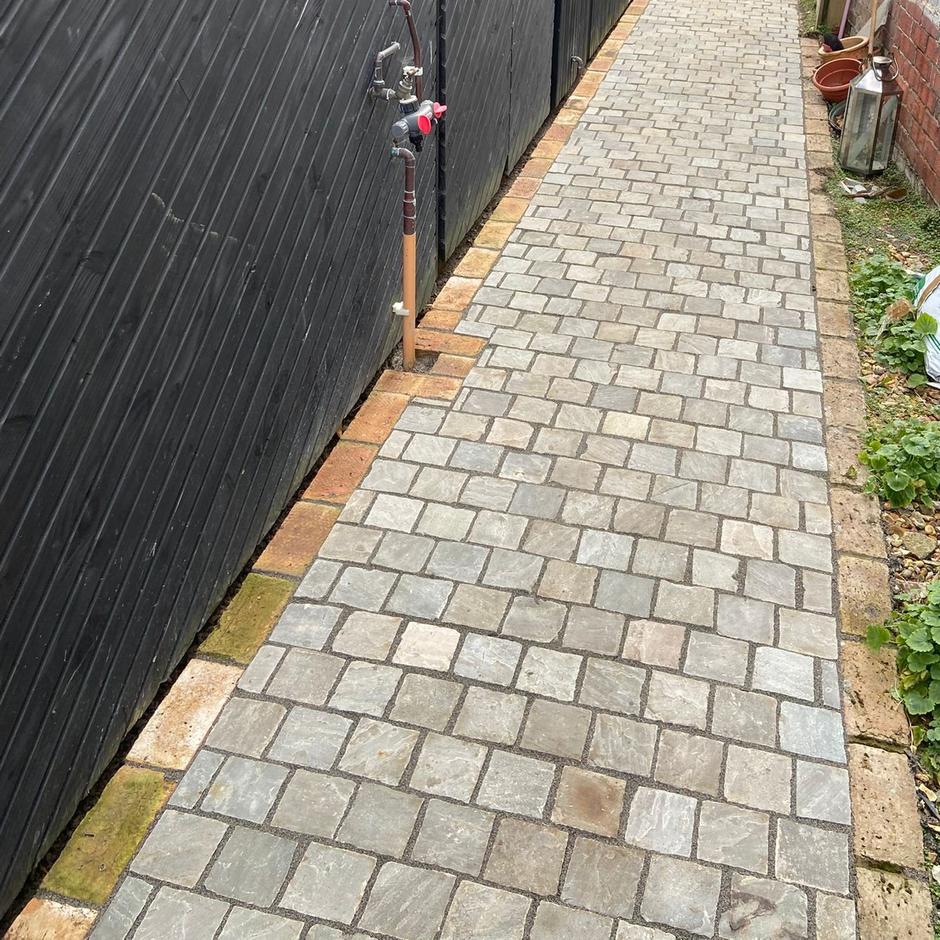 Umbra Kandla Grey Sandstone Cobble Setts, Calibrated