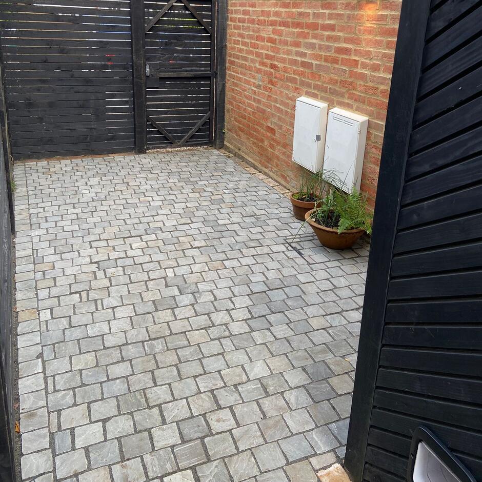 Umbra Kandla Grey Sandstone Cobble Setts, Calibrated