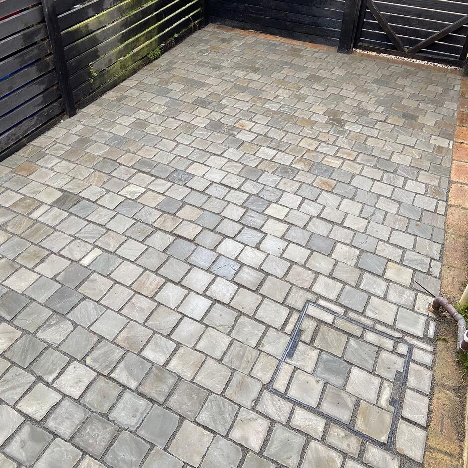 Umbra Kandla Grey Sandstone Cobble Setts, Calibrated