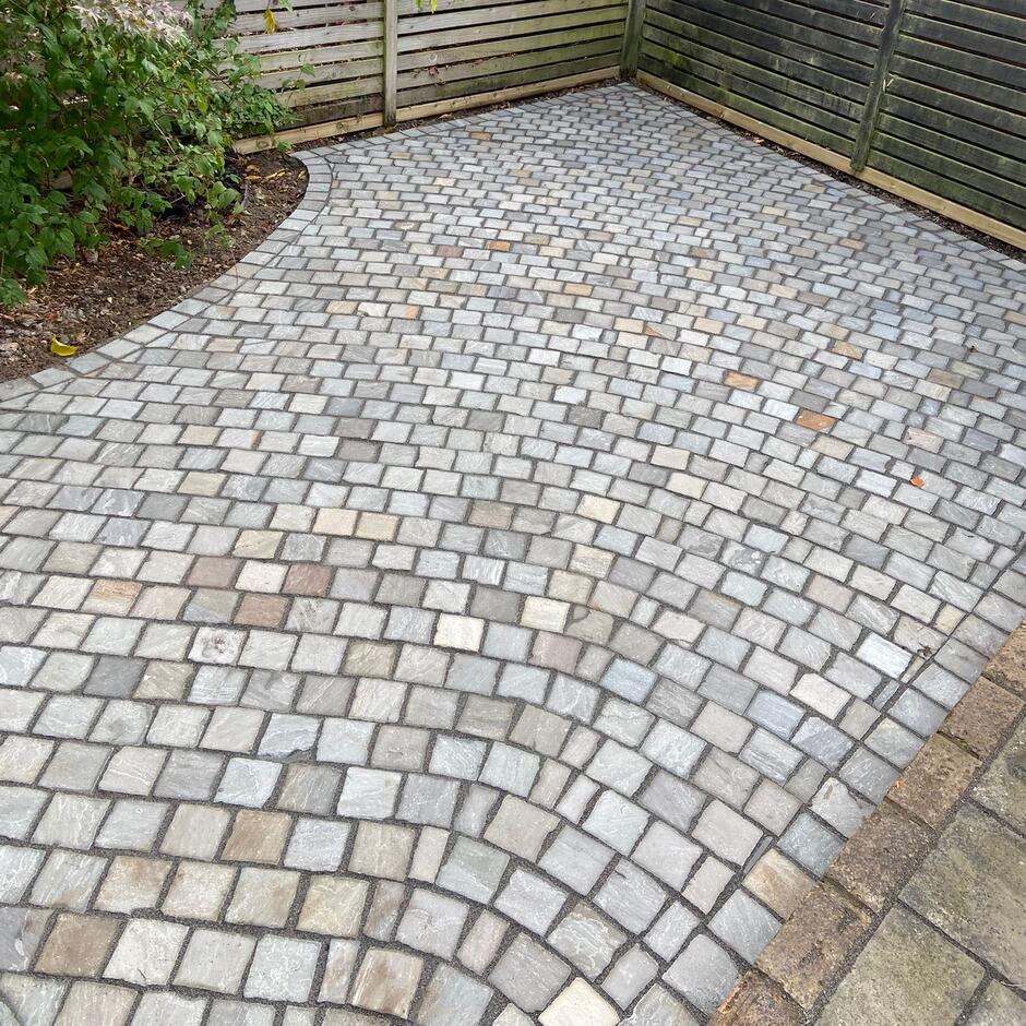 Umbra Kandla Grey Sandstone Cobble Setts, Calibrated