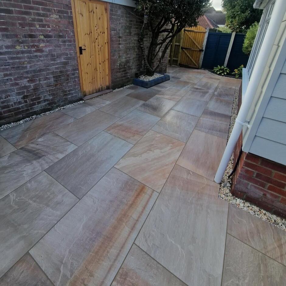 'Natural' Raveena Porcelain Paving with decorative stones