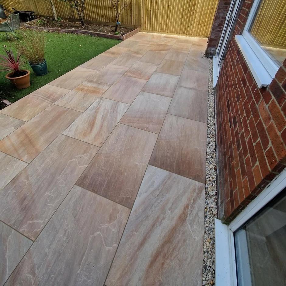 'Natural' Raveena Porcelain Paving with decorative stones and turf