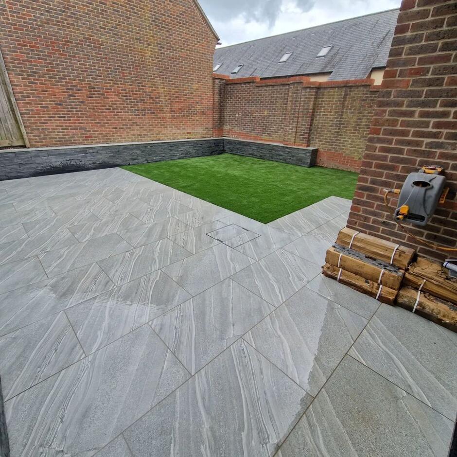 DISCOUNTED Crossover Grey Porcelain Paving, 900 x 600, 21.6m - Only 1 Pack Available