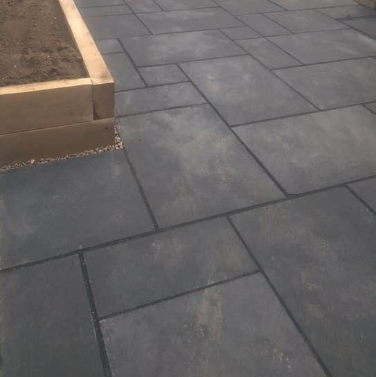 carbon square edge paving with black grouting.